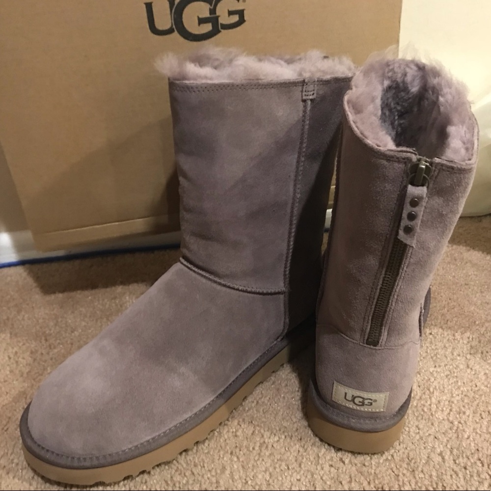 UGG Women’s classic short ZIP boot US size 11 new